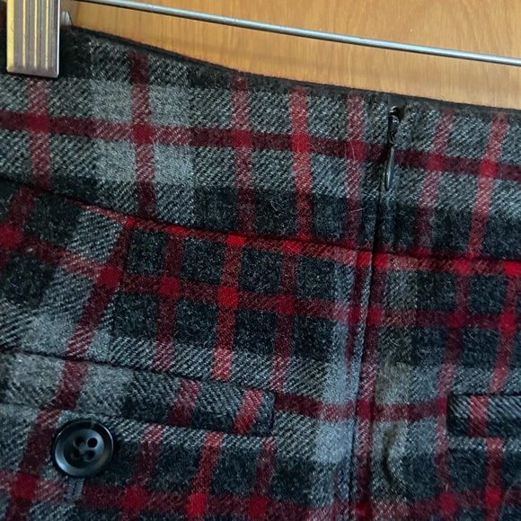 EUC Gap plaid skirt - Picture 4 of 8